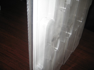 利用模具與吸塑機(jī)制成泡殼